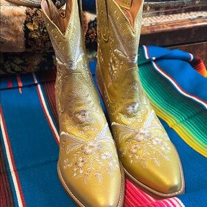 Dingo Gold Embroidered Women's Boots